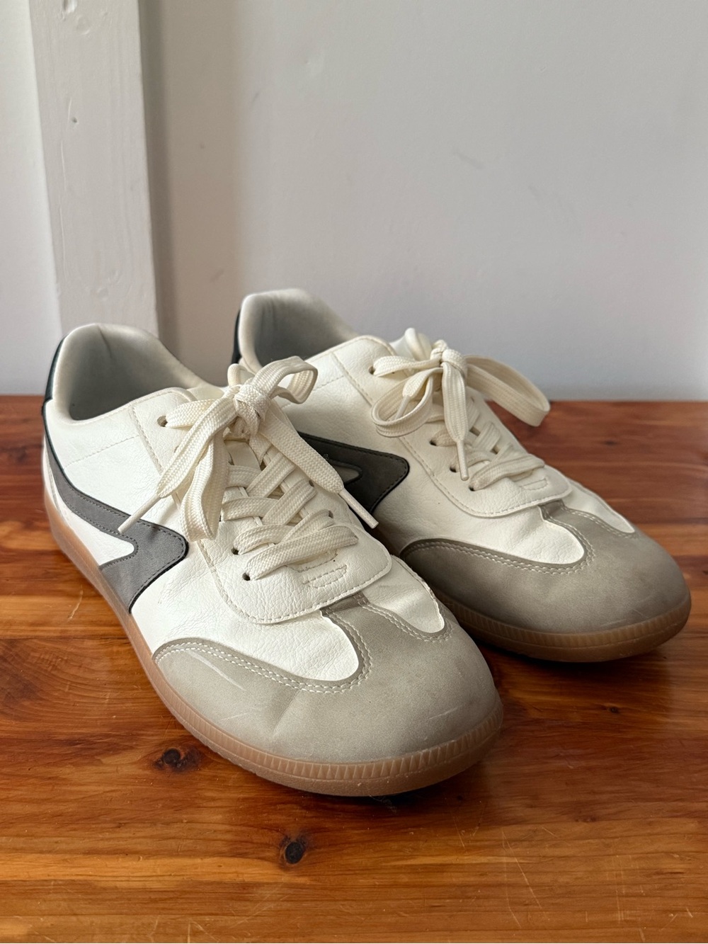 DV by Dolce Vita Quantum Retro White & Gray Sneakers